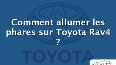 Comment allumer les phares sur Toyota Rav4 ?