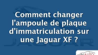 Comment changer l’ampoule de plaque d’immatriculation sur une Jaguar XF ?