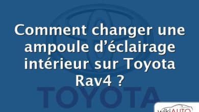 Comment changer une ampoule d’éclairage intérieur sur Toyota Rav4 ?