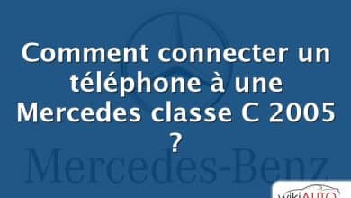 Comment connecter un téléphone à une Mercedes classe C 2005 ?