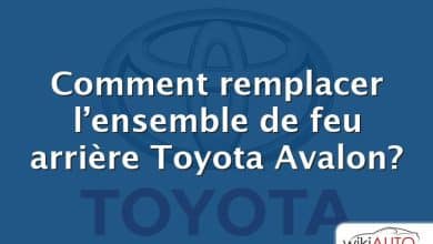 Comment remplacer l’ensemble de feu arrière Toyota Avalon?