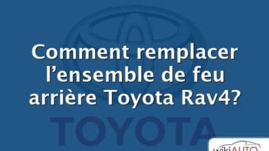 Comment remplacer l’ensemble de feu arrière Toyota Rav4?