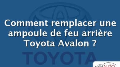 Comment remplacer une ampoule de feu arrière Toyota Avalon ?