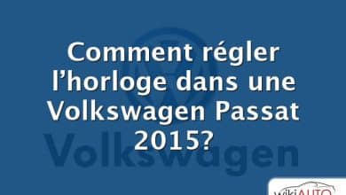 Comment régler l’horloge dans une Volkswagen Passat 2015?