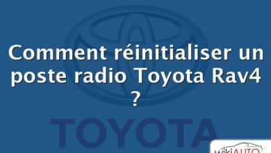 Comment réinitialiser un poste radio Toyota Rav4 ?