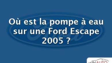 Où est la pompe à eau sur une Ford Escape 2005 ?