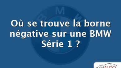 Où se trouve la borne négative sur une BMW Série 1 ?