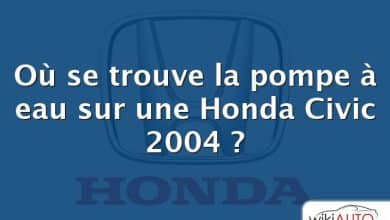 Où se trouve la pompe à eau sur une Honda Civic 2004 ?