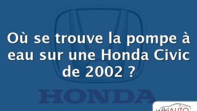 Où se trouve la pompe à eau sur une Honda Civic de 2002 ?