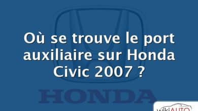 Où se trouve le port auxiliaire sur Honda Civic 2007 ?