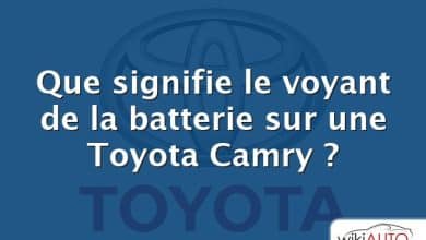 Que signifie le voyant de la batterie sur une Toyota Camry ?